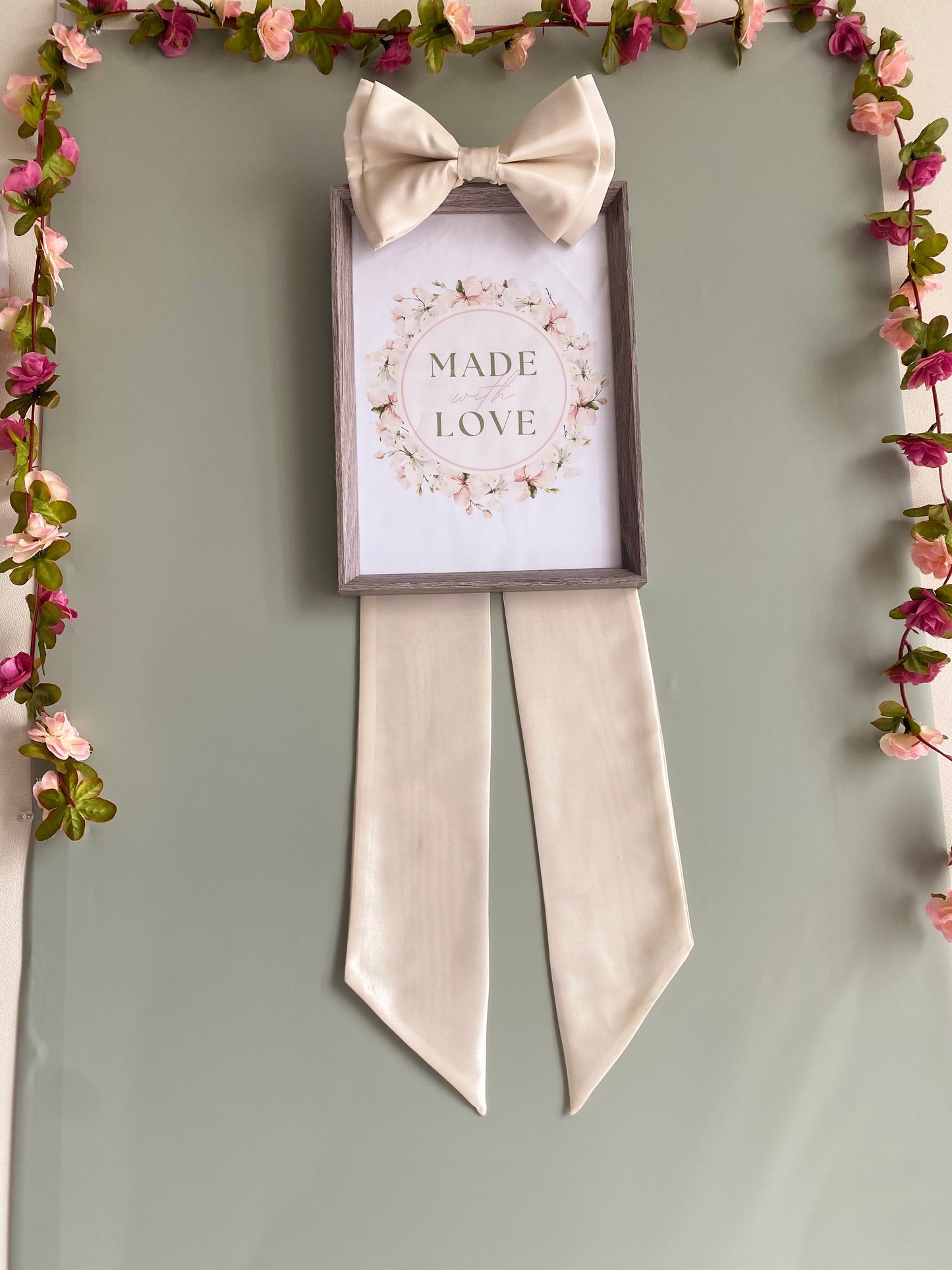 Ivory Taffeta Picture Bow