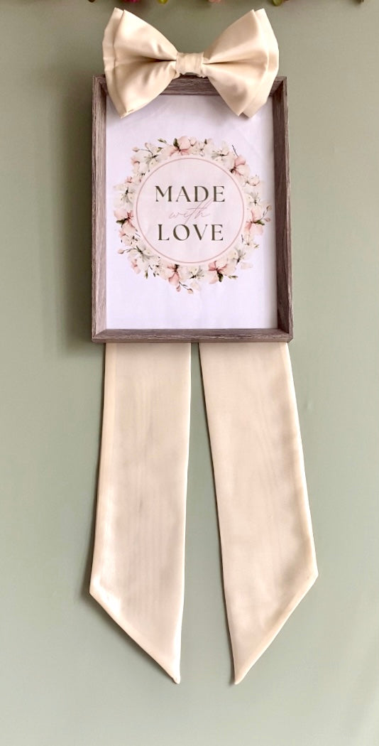 Ivory Taffeta Picture Bow