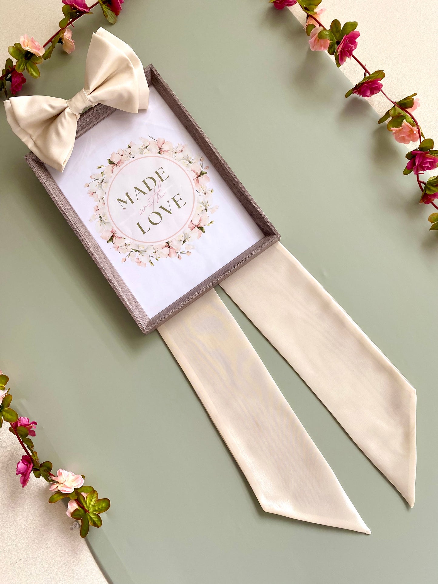 Ivory Taffeta Picture Bow
