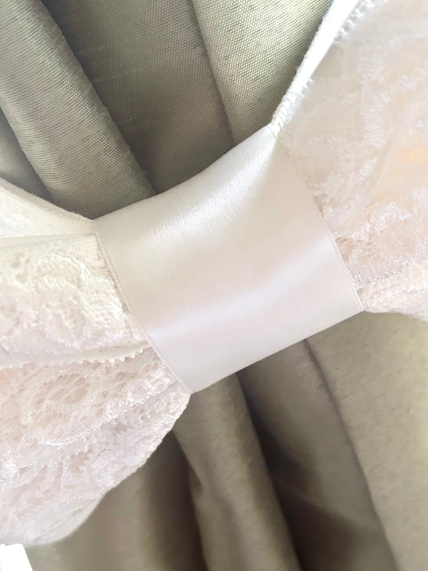 Lace Bow Curtain TieBack Set